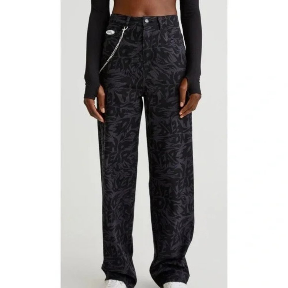 H & M x No Fear~High Rise Relaxed Y2K  90s Graphic Print Cotton Jeans-in size 4